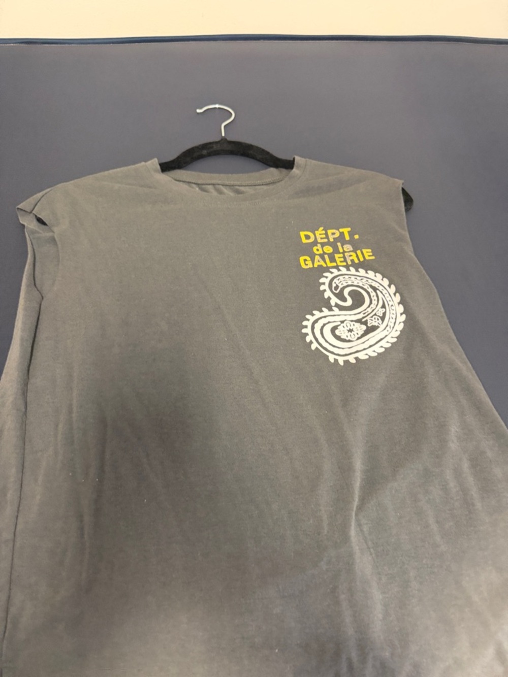 Unisex DÉPT. de la GALERIE Graphic Tee in Charcoal with Yellow Print
